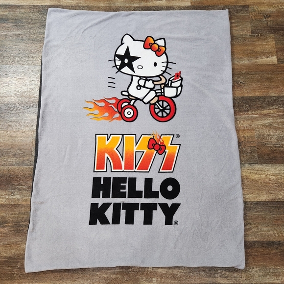 HELLO KITTY KISS ROCK BAND 43.5" X 57.5" BLANKET - Picture 1 of 6